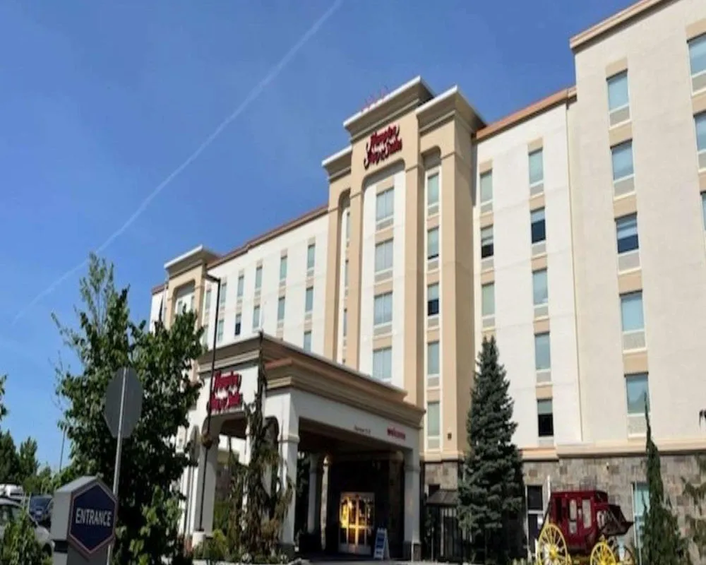 Hampton Inn & Suites Staten Island hotel hero