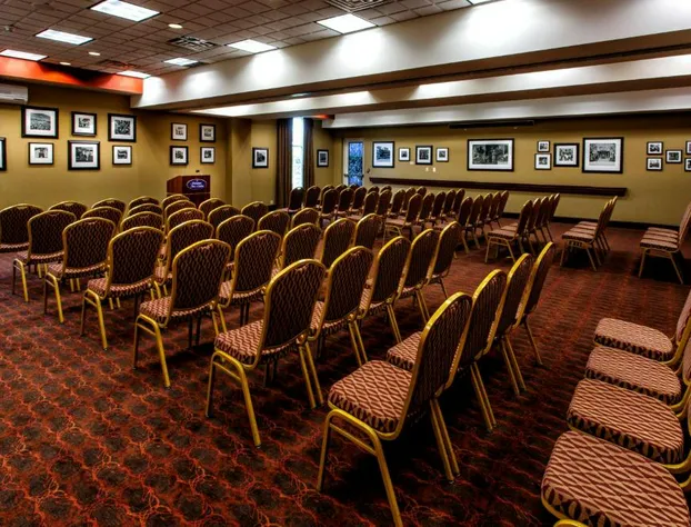 Hampton Inn & Suites Staten Island hotel detail image 3