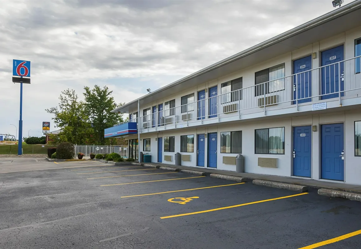 Motel 6 Rochester, MN hotel hero