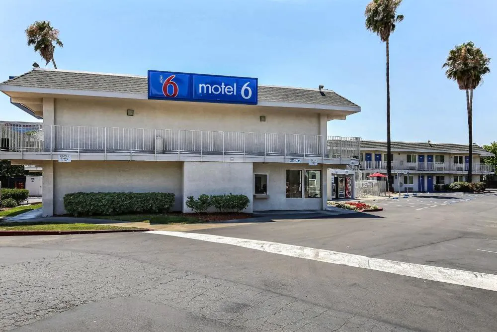 Motel 6 Pleasanton, CA hotel hero