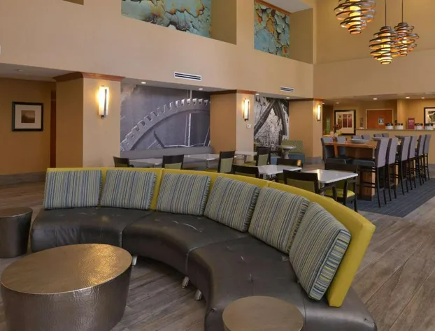 Hampton Inn & Suites Bakersfield North-Airport hotel detail image 4