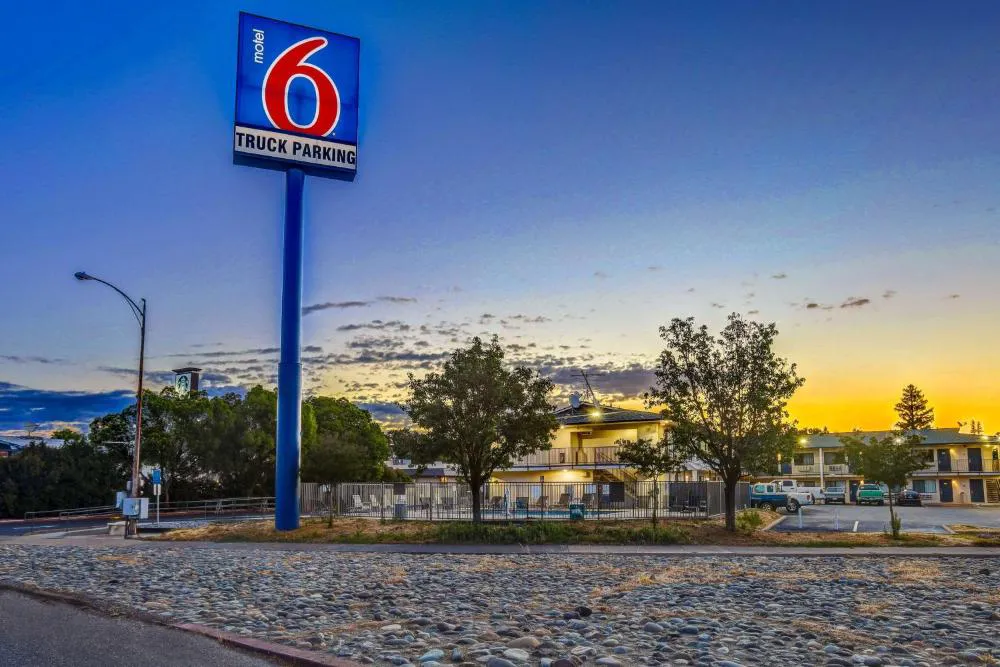 Motel 6 Red Bluff, CA hotel hero