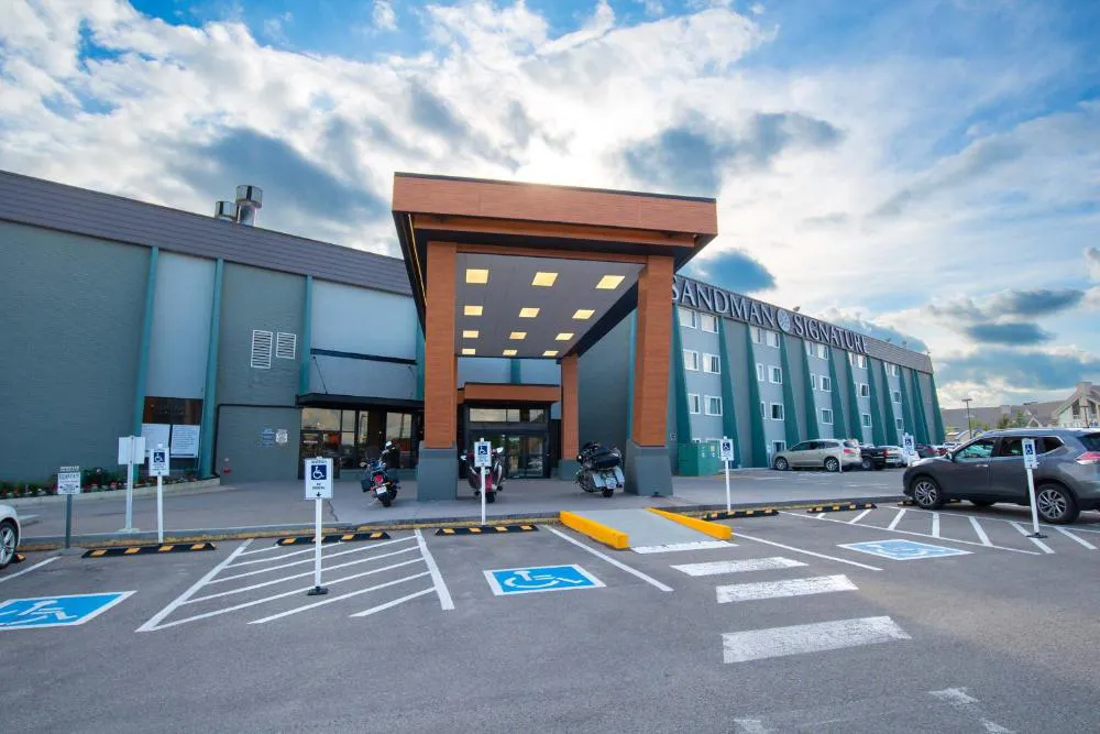 Sandman Signature Lethbridge Lodge hotel hero