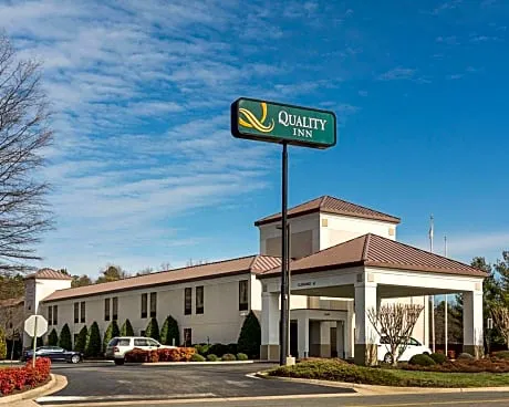 Quality Inn Richmond Airport hotel hero