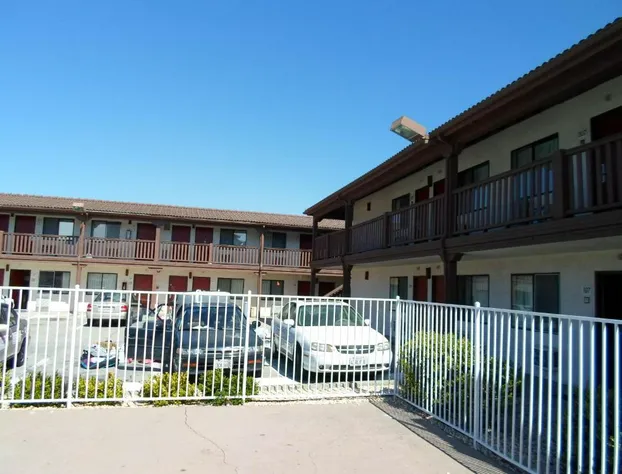 E-Z 8 Motel Newark hotel detail image 3