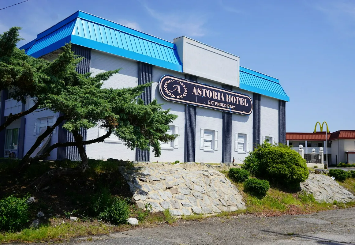 Astoria West hotel hero