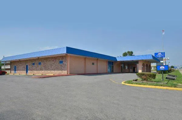 Americas Best Value Inn & Suites Kansas City hotel hero