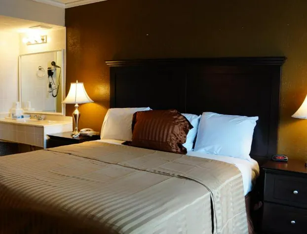 Americas Best Value Inn & Suites Kansas City hotel detail image 1