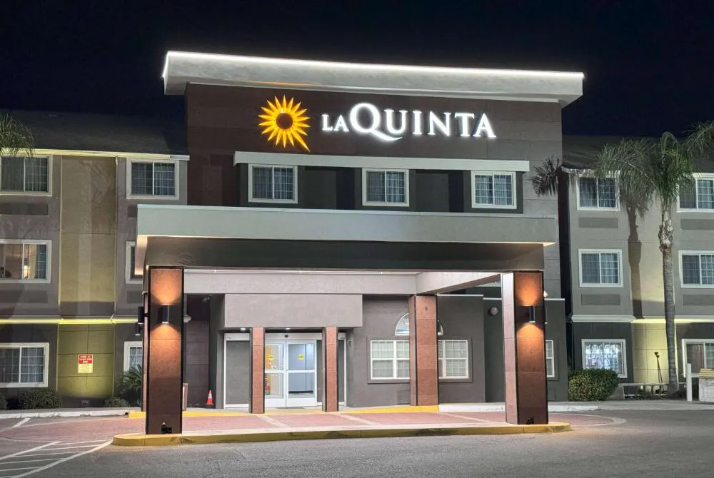 La Quinta Inn & Suites by Wyndham Tulare hotel hero