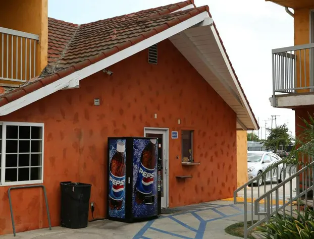 Chateau Inn and Suites hotel detail image 2