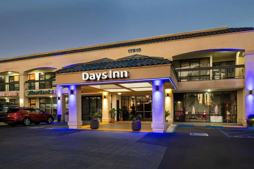 Days Inn & Suites by Wyndham Artesia hotel hero