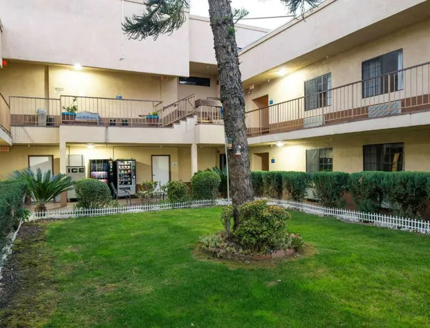 Days Inn & Suites by Wyndham Artesia hotel detail image 1