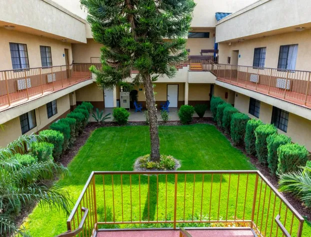 Days Inn & Suites by Wyndham Artesia hotel detail image 3