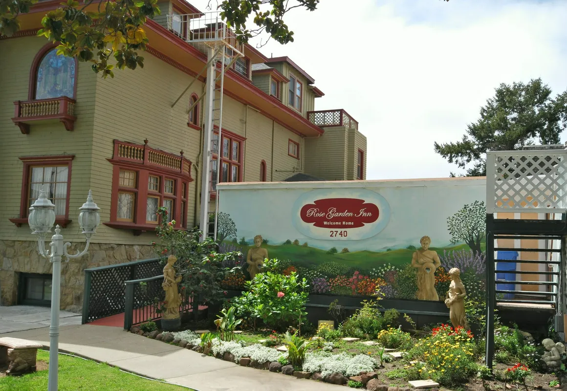Rose Garden Inn hotel hero