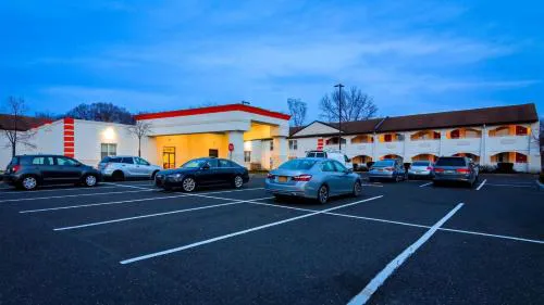 Travelodge by Wyndham Bellmawr hotel hero