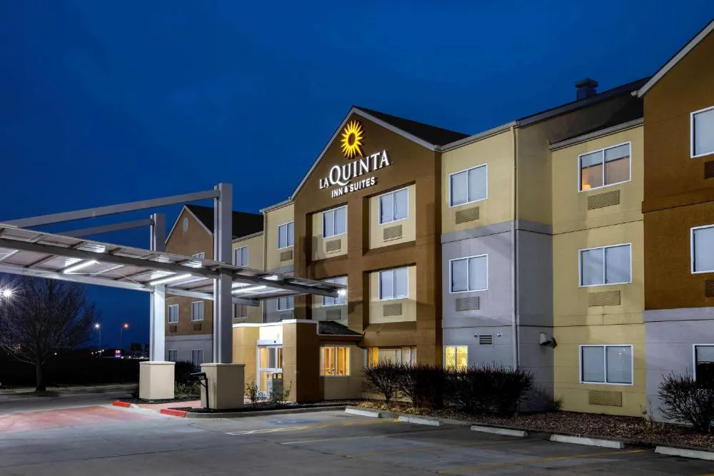La Quinta Inn & Suites by Wyndham Emporia hotel hero