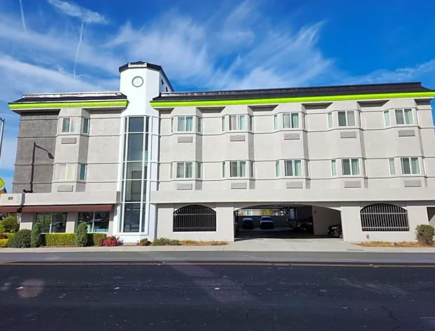 The Atrium Hotel hotel detail image 2