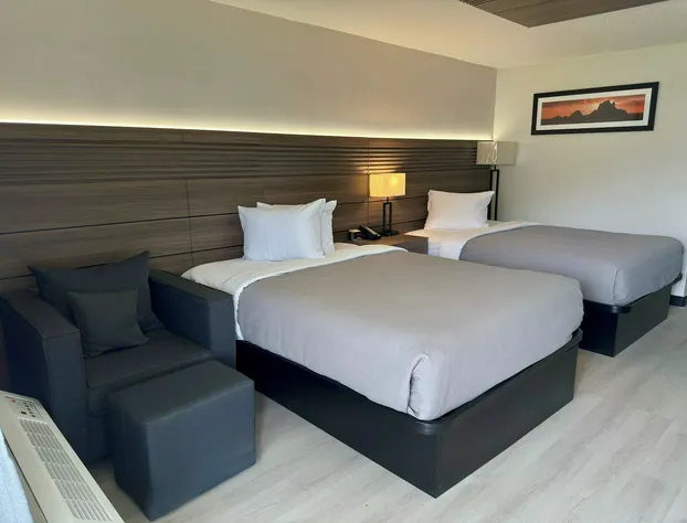 Quality Inn & Suites hotel detail image 1