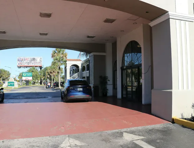 Howard Johnson by Wyndham Orlando-International Drive hotel detail image 1