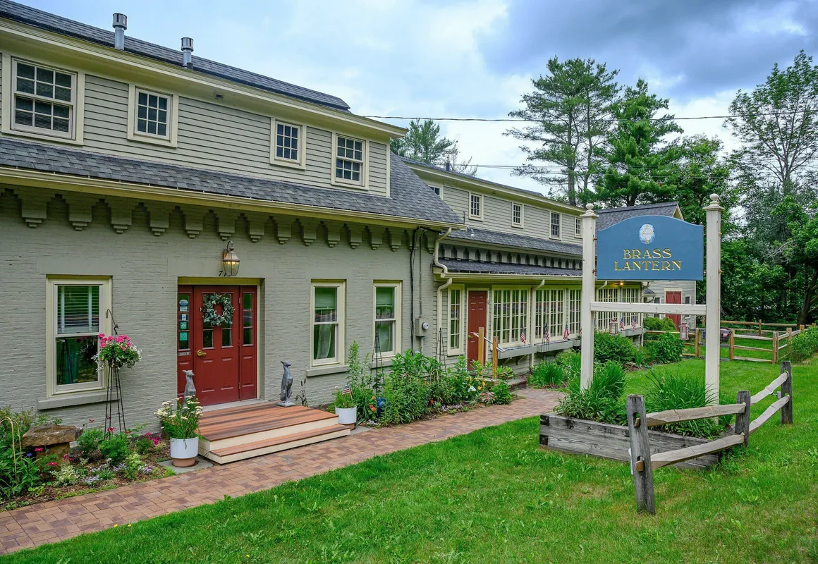 Brass Lantern Inn hotel hero