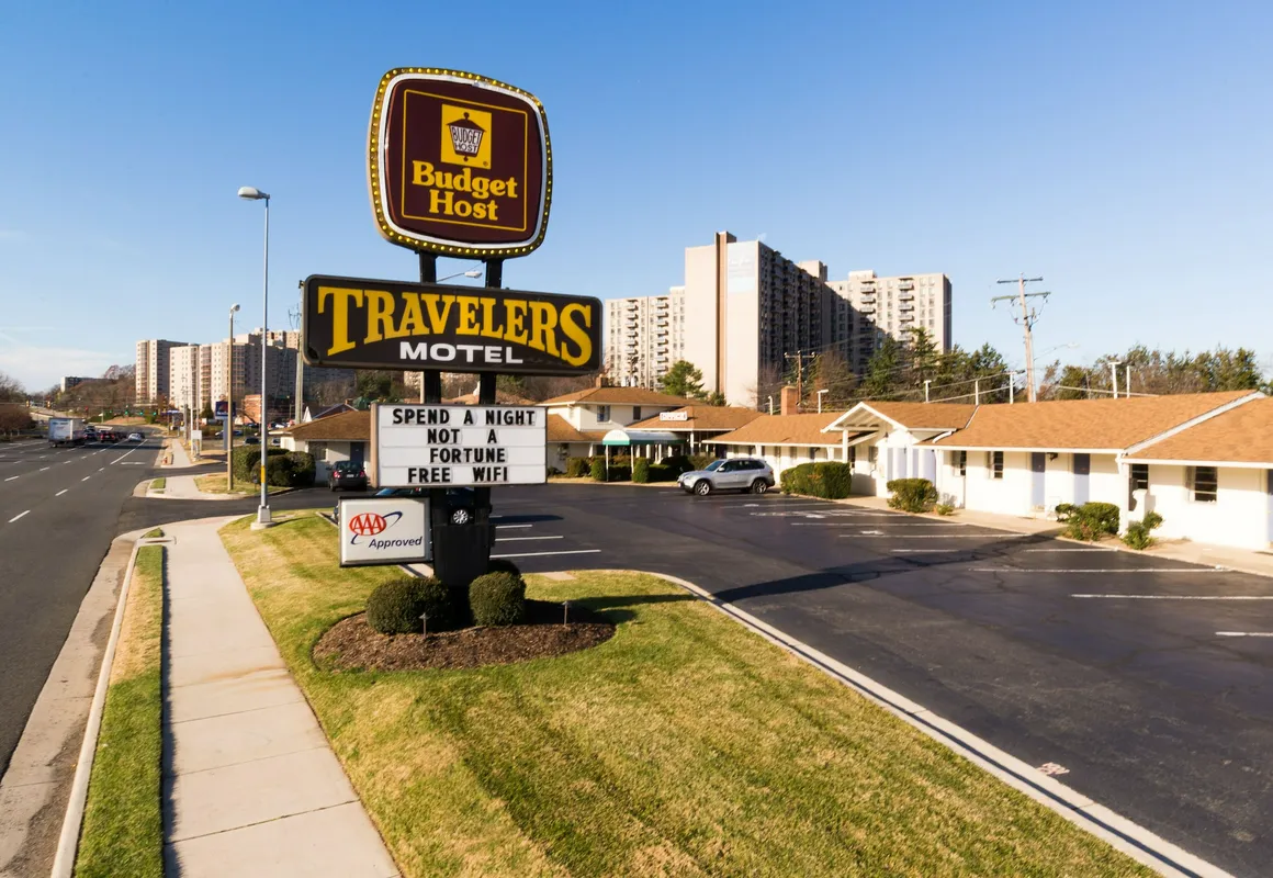 Traveler's Motel hotel hero