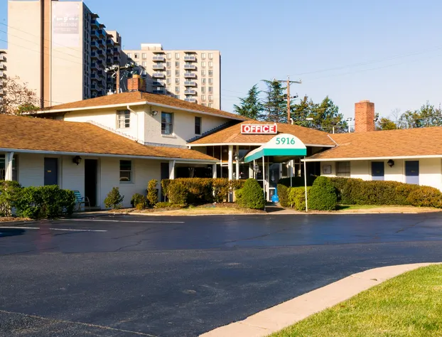 Traveler's Motel hotel detail image 2