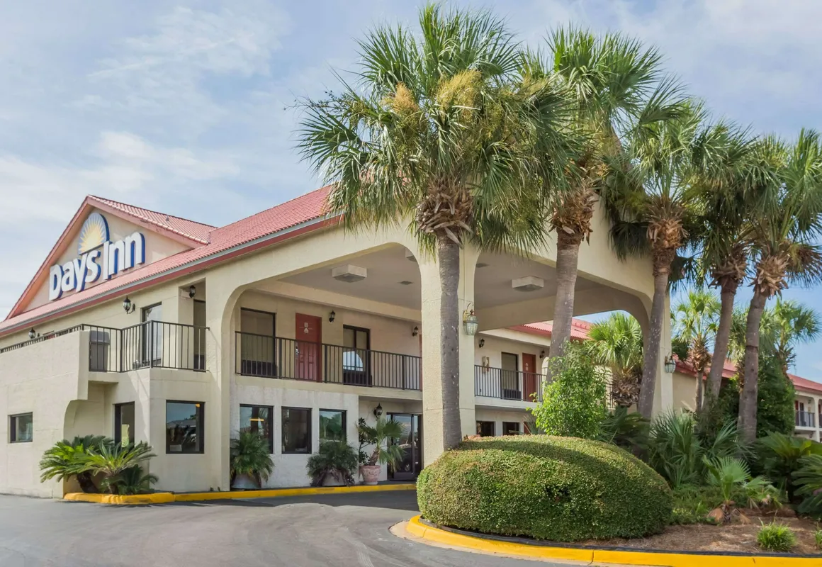 Days Inn by Wyndham Destin hotel hero