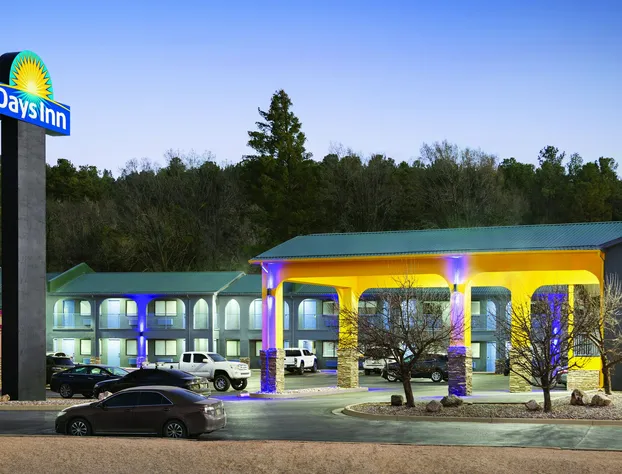 Days Inn by Wyndham Ruidoso Downs hotel detail image 1