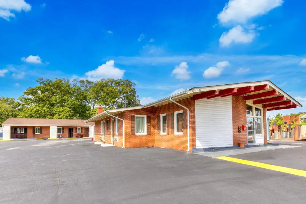 OYO Palm Leaf Motel hotel hero