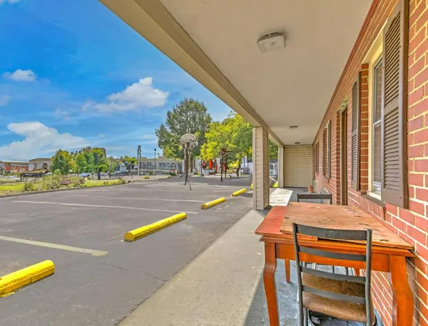 OYO Palm Leaf Motel hotel detail image 3