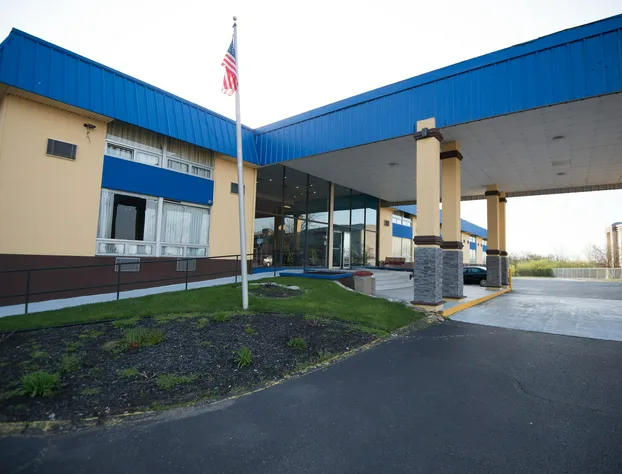 Days Inn by Wyndham Fort Wright Cincinnati Area hotel detail image 1