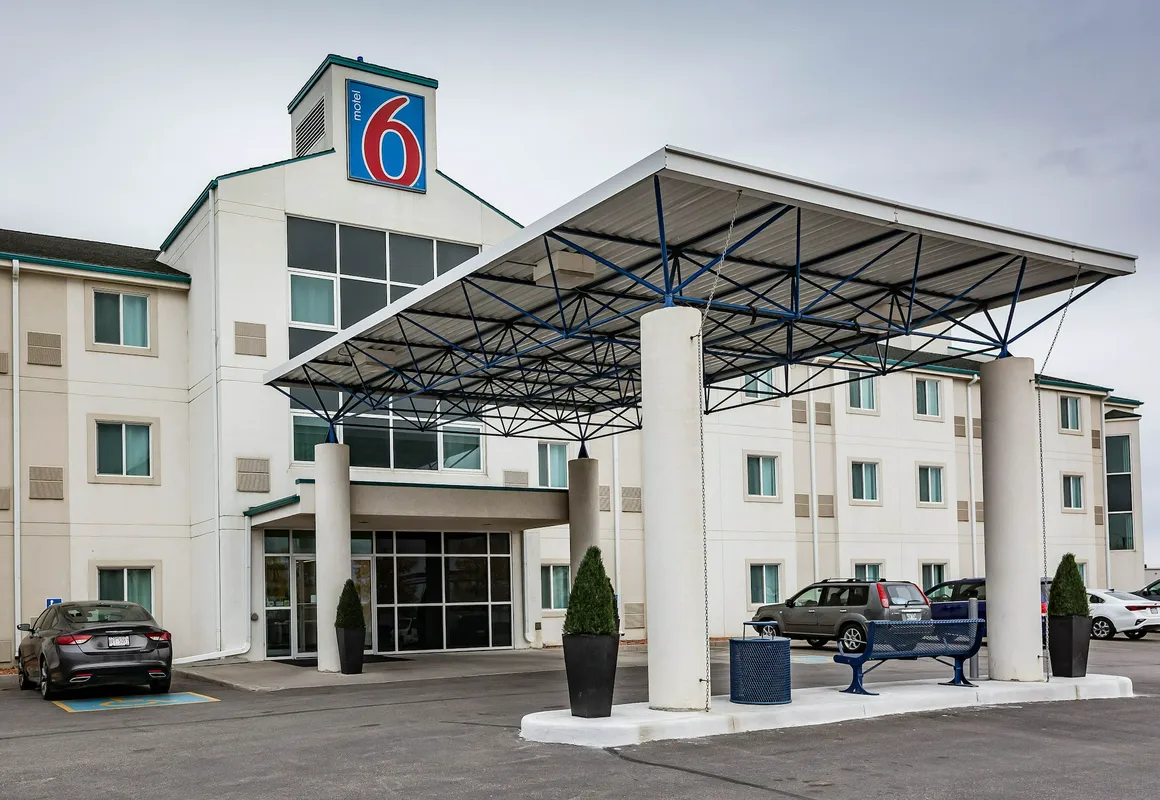 Motel 6 Saskatoon, SK hotel hero
