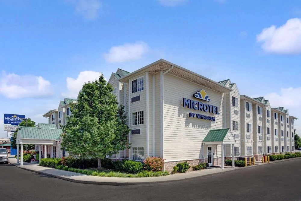 Microtel Inn & Suites by Wyndham Indianapolis Airport hotel hero