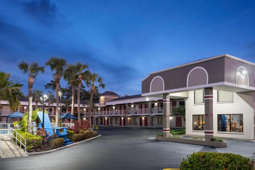 Hotel South Tampa & Suites hotel hero