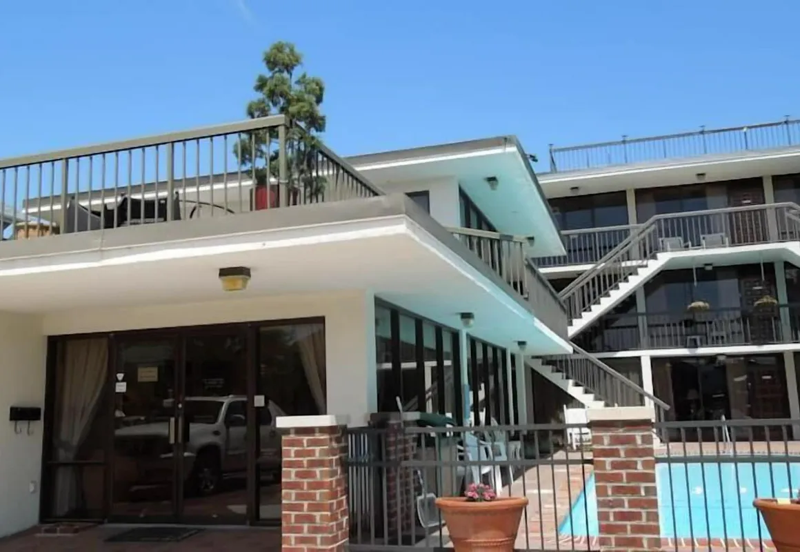 Alamar Resort Inn hotel hero