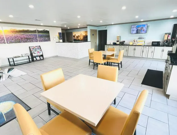 Days Inn by Wyndham Canton hotel detail image 3