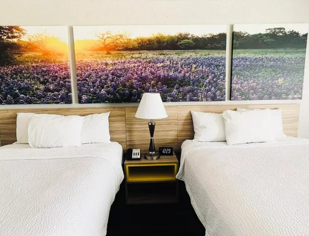 Days Inn by Wyndham Canton hotel detail image 3