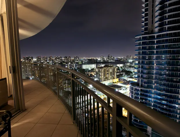 DoubleTree Resort & Spa by Hilton Ocean Point-N. Miami Beach hotel detail image 1