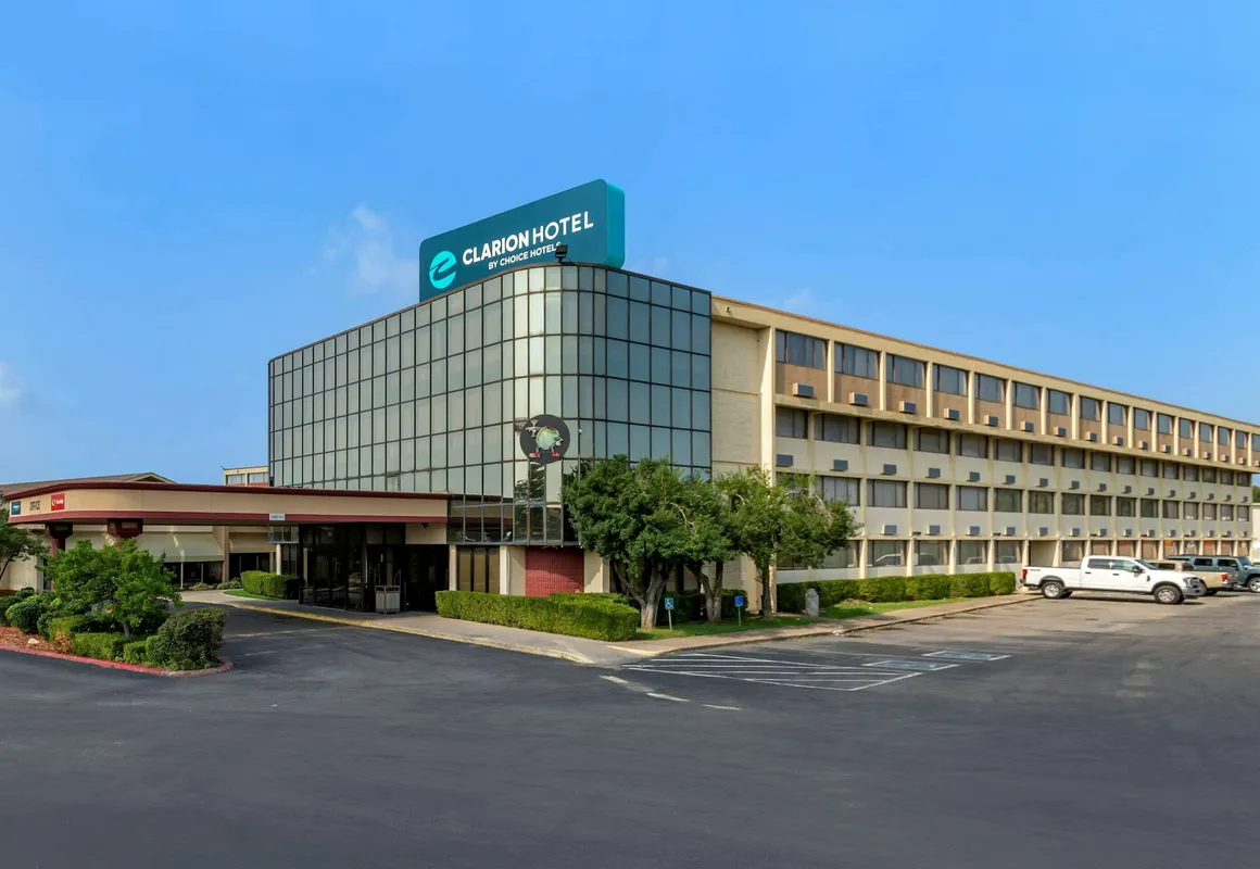 Clarion Hotel Broken Arrow - Tulsa hotel hero