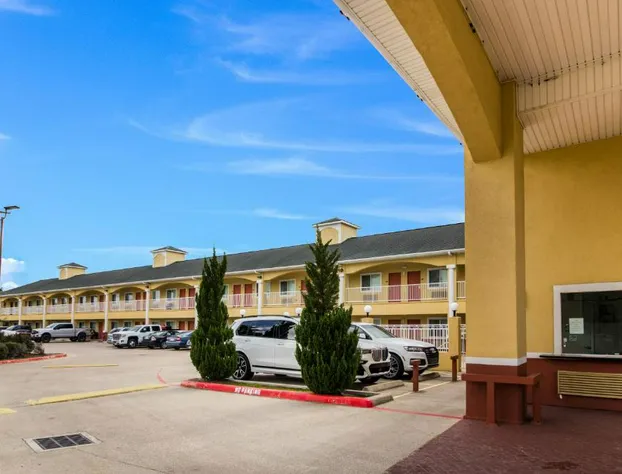 Scottish Inn and Suites Extended Stay Baytown hotel detail image 1