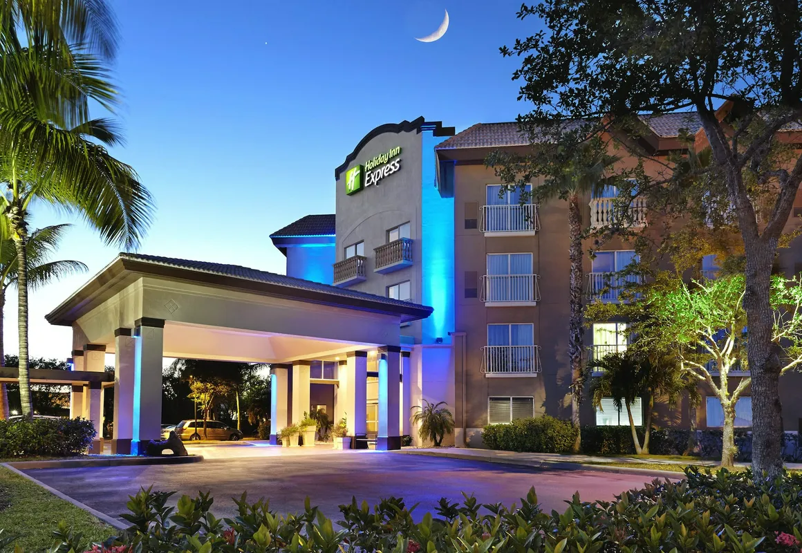 Holiday Inn Express Hotel Naples Downtown - 5th Avenue hotel hero