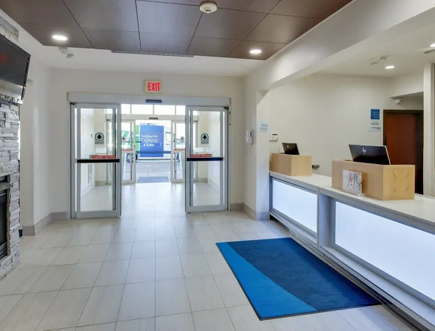 Holiday Inn Express & Suites Detroit - Farmington Hills by IHG hotel detail image 3