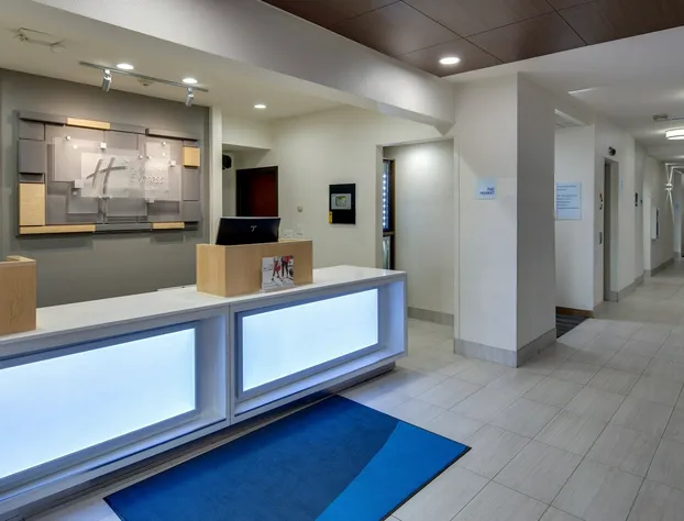 Holiday Inn Express & Suites Detroit - Farmington Hills by IHG hotel detail image 4