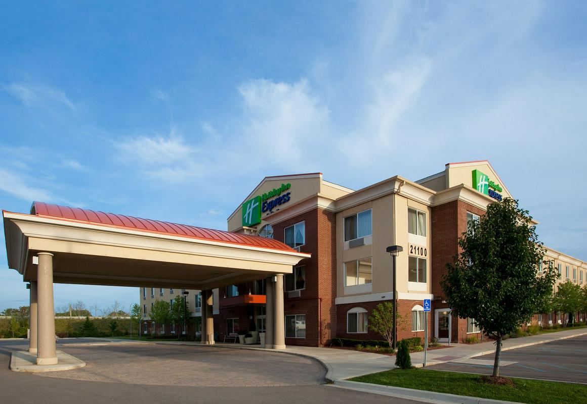 Holiday Inn Express & Suites Detroit - Farmington Hills, an IHG Hotel hotel hero