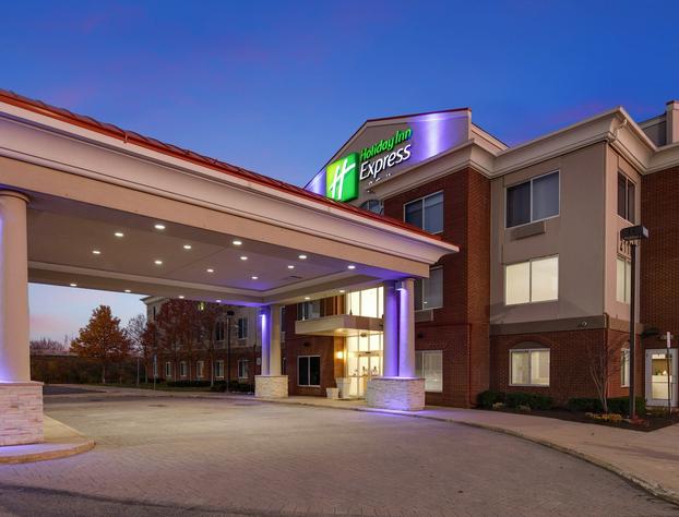 Holiday Inn Express & Suites Detroit - Farmington Hills, an IHG Hotel hotel detail image 2