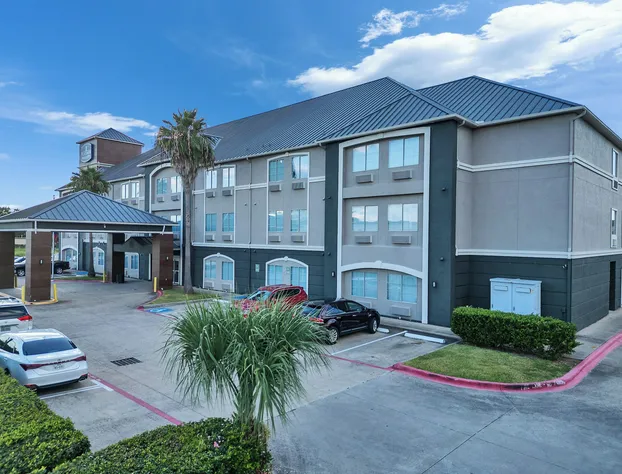 Platinum Inn & Suites Webster hotel detail image 4