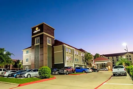 La Quinta Inn & Suites by Wyndham Clear Lake / Webster hotel detail image 4