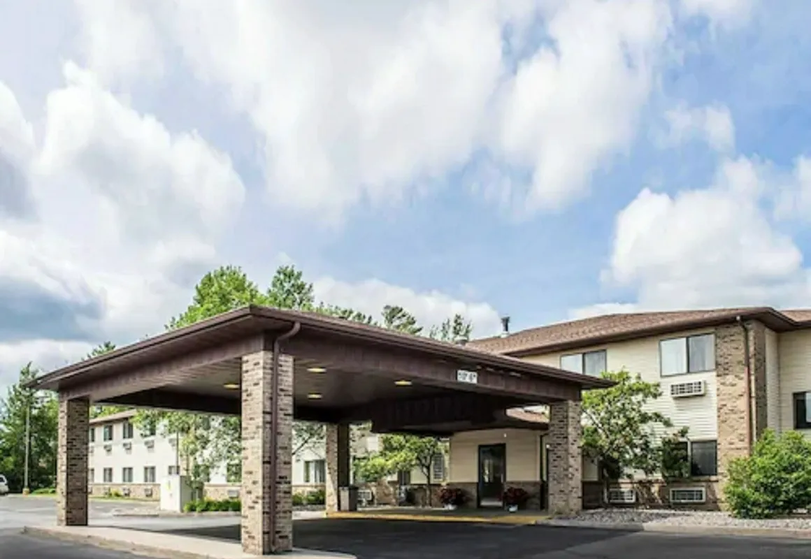 Quality Inn Minocqua hotel hero