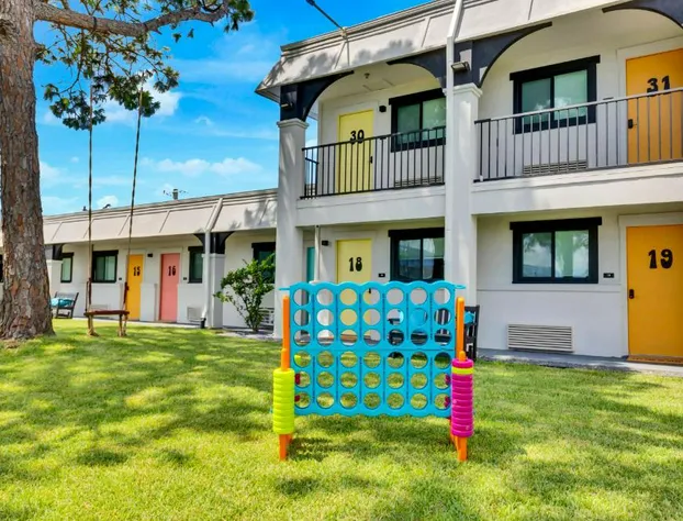 Hotel McCoy - Art, Libations, Pool Society hotel detail image 1
