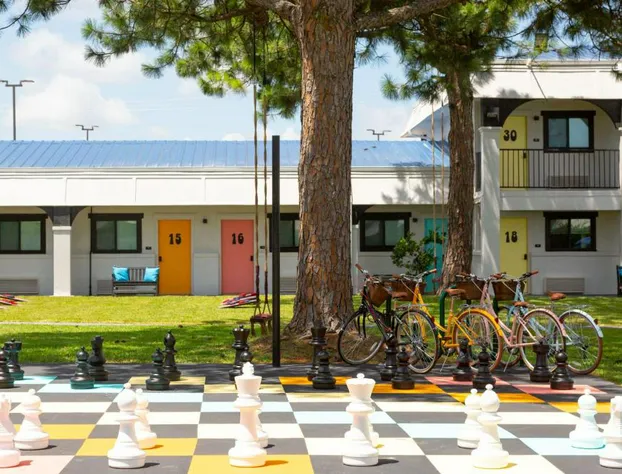 Hotel McCoy - Art, Libations, Pool Society hotel detail image 4